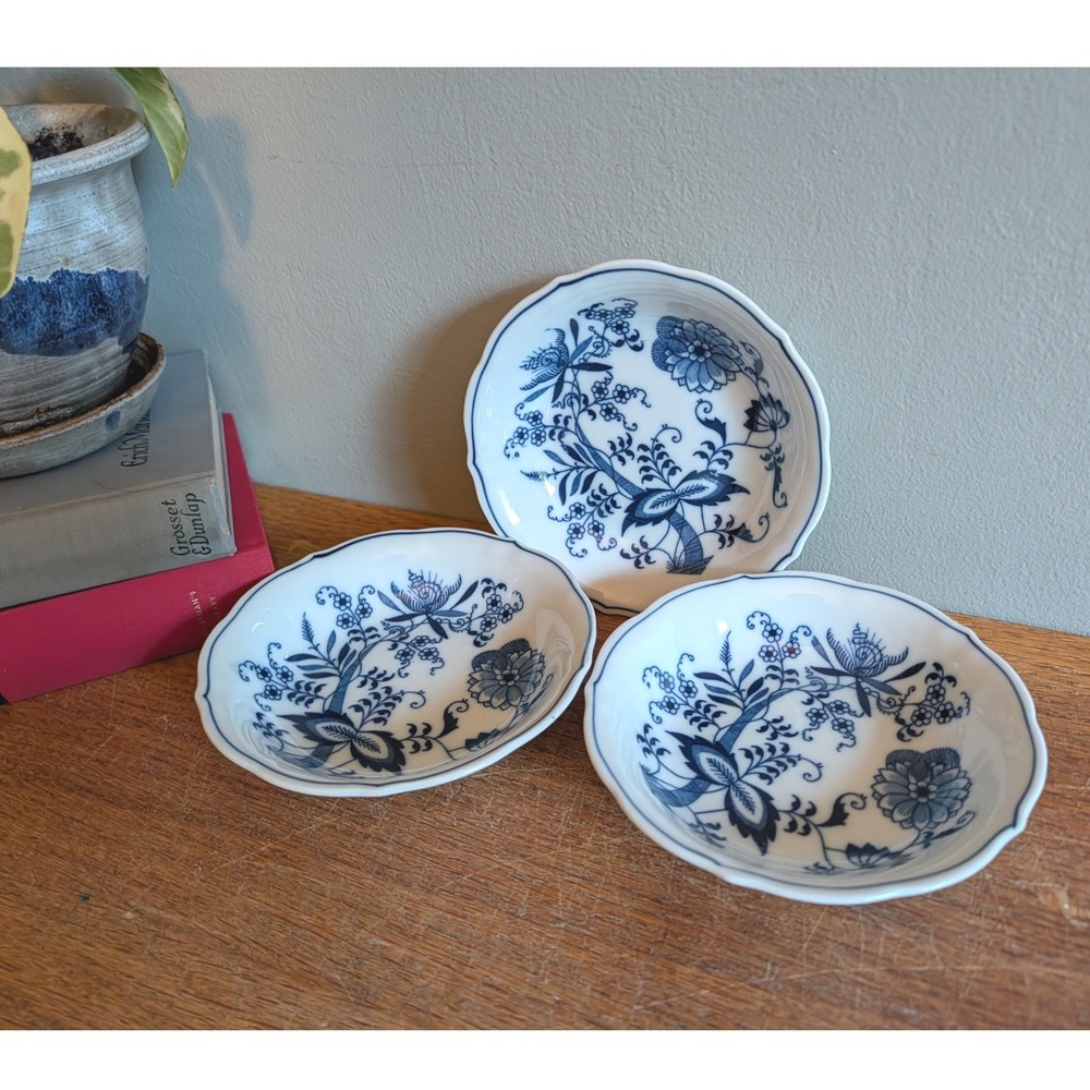 Blue Danube Vintage Fine China Set of 3 Fruit Dessert Bowls 5 3/8" Scalloped Rim